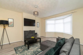 Bristol Place - Entire 3 Bedroom Home with Parking & Garden - Groups & Families